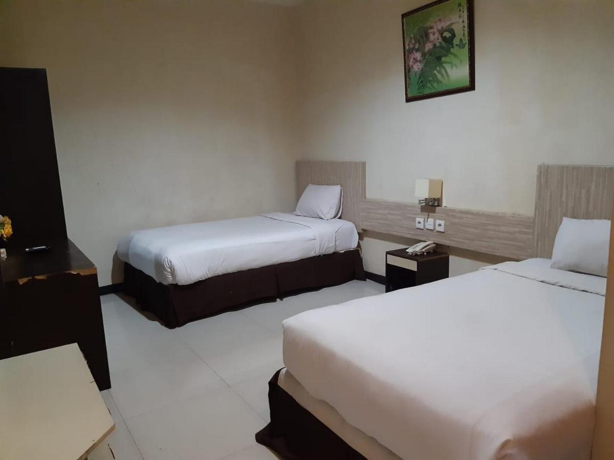 Agraha Andalas Hotel Makassar Exterior foto