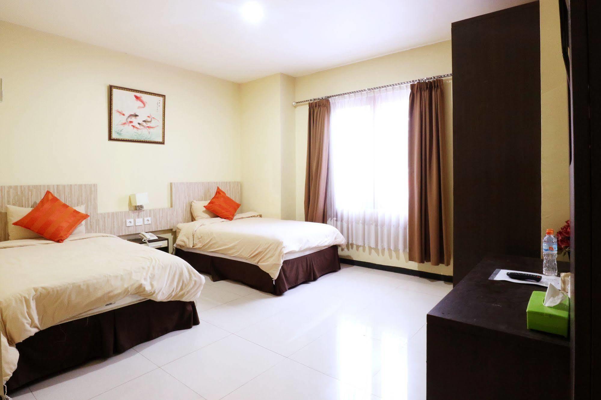 Agraha Andalas Hotel Makassar Exterior foto