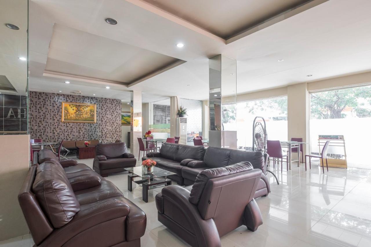Agraha Andalas Hotel Makassar Exterior foto