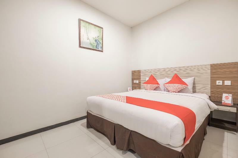 Agraha Andalas Hotel Makassar Exterior foto